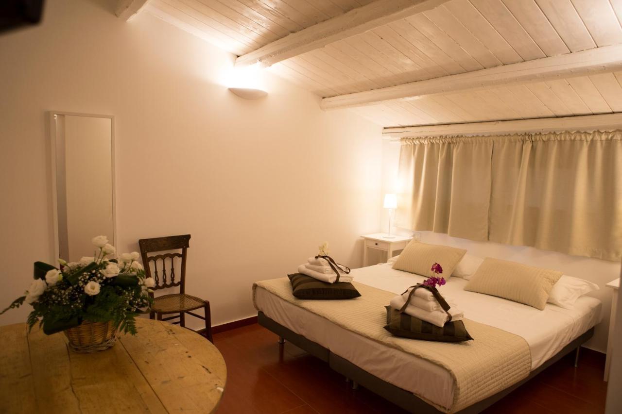 Yhomisus Bed & Breakfast Comiso Bagian luar foto