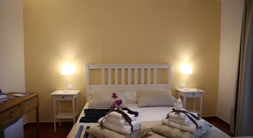 Yhomisus Bed & Breakfast Comiso Bagian luar foto